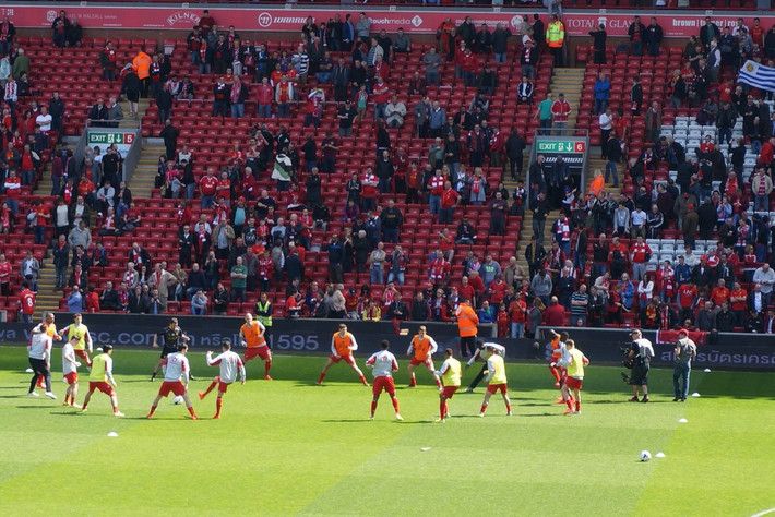 MISSING 的魔法钩子赢得了比赛， Xun 的独特技能Kindred的金身击杀了三人， JD Gaming 夺回了一座城市