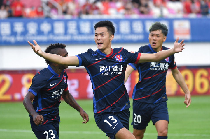 外媒League On Lock近日给出了他们评选的春季赛第十周全球各战队综合实力排名